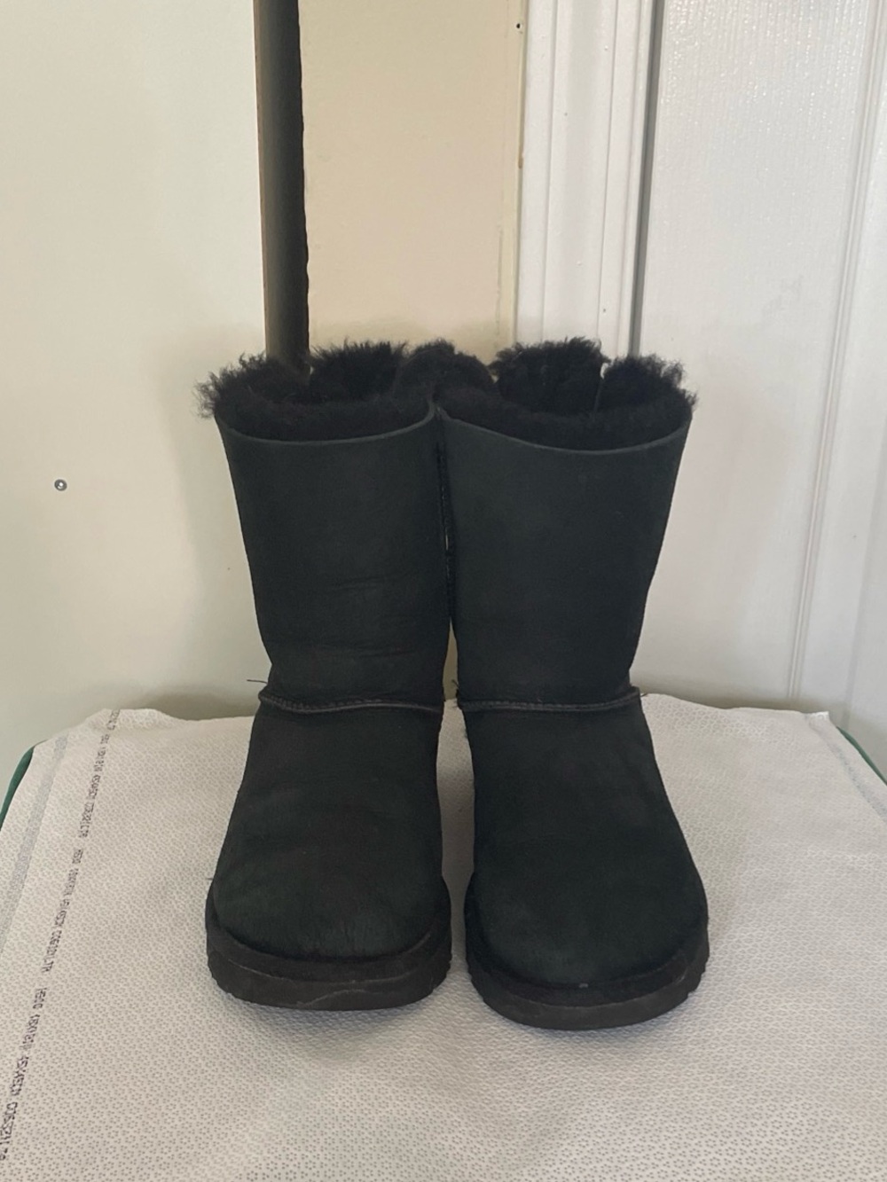 UGG Women’s Bow II Boot Black Size 6
